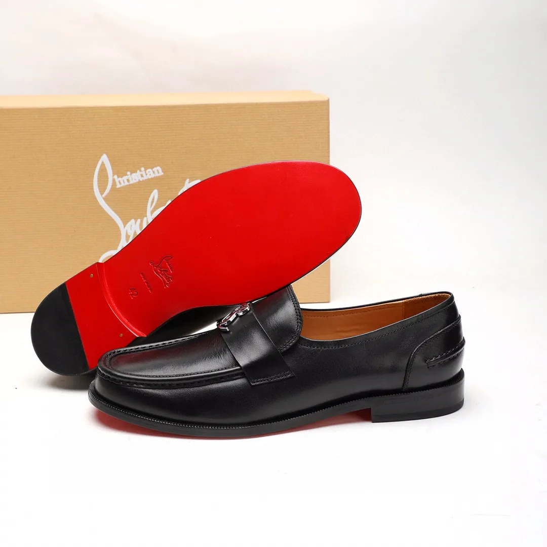 Batch 1,080 yuan 💰••New real shots••CL～High-end men’s 👔casual•loafers with red soles! ••🆑Genuine and top-quality goods from original orders ••✅💯 Purchase goods from top-quality original orders! Original imported patterned cowhide ➕Imported cowhide lining ➕Cowhide feet ➕Original leather outsole~🉑️Feel free to compare the authentic ones! Size: 38-44 (45.46.47 can be customized)